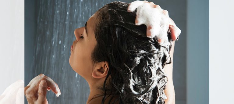 HAARWÄSCHE NACH EINER HAARTRANSPLANTATION