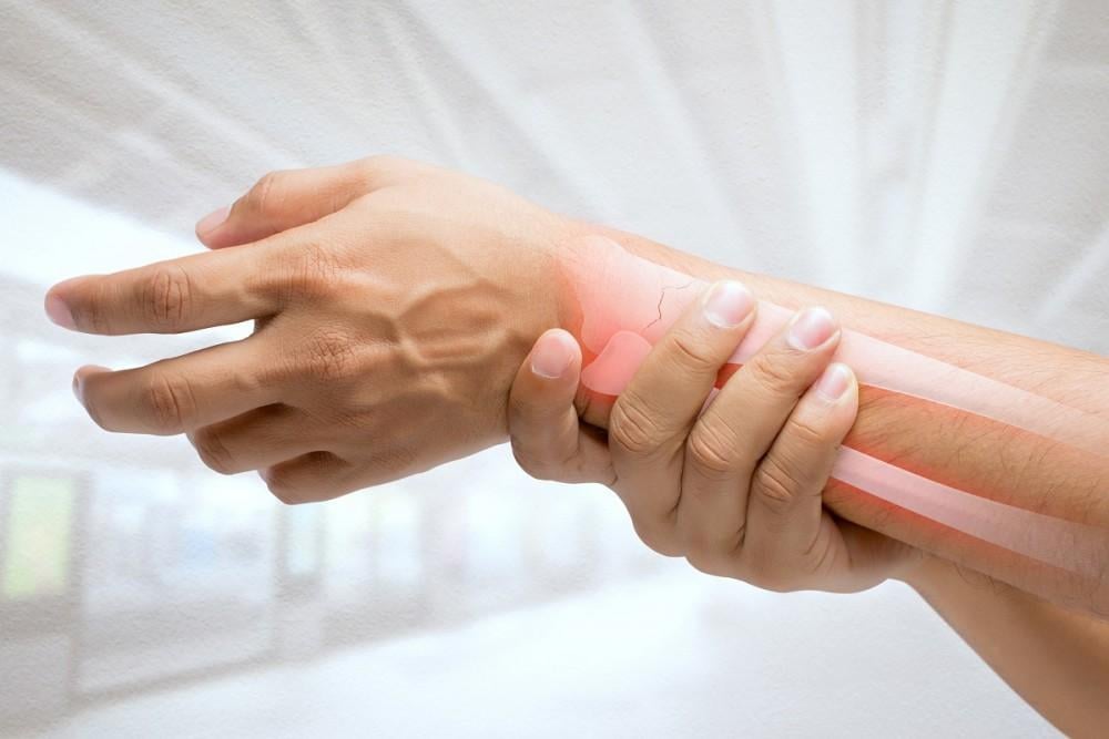 How Long Does a Hairline Fracture Take to Heal? Timeline & Recovery